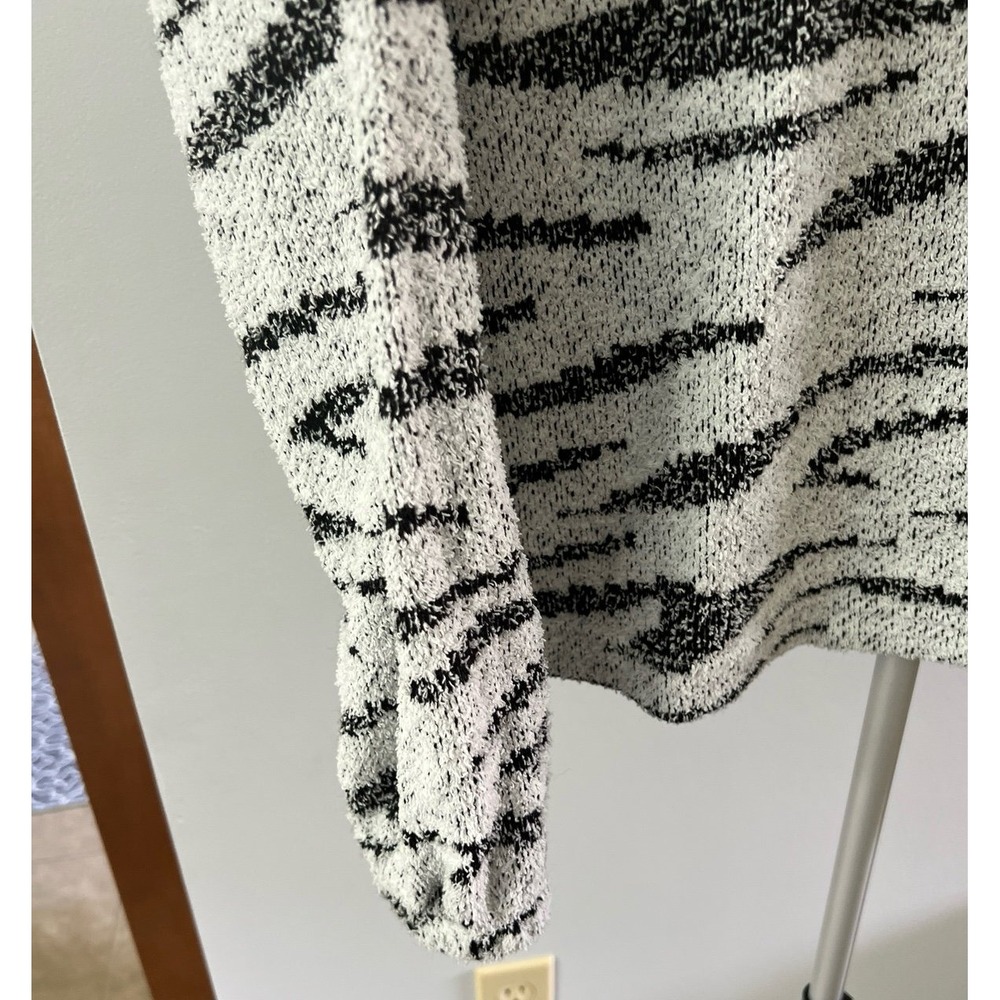 Maurices Zebra Mock Neck Sherpa Pullover Sweatshirt - Picture 4 of 8